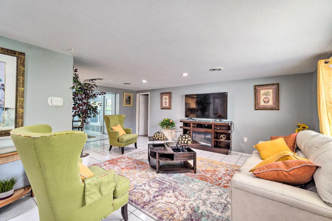 Peaceful Venice Villa With Patio - 2 Miles To Beach! Exterior photo