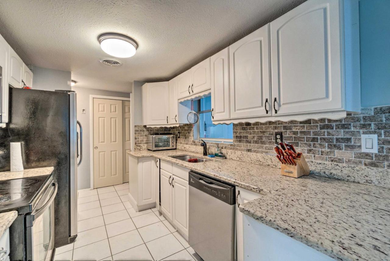 Peaceful Venice Villa With Patio - 2 Miles To Beach! Exterior photo