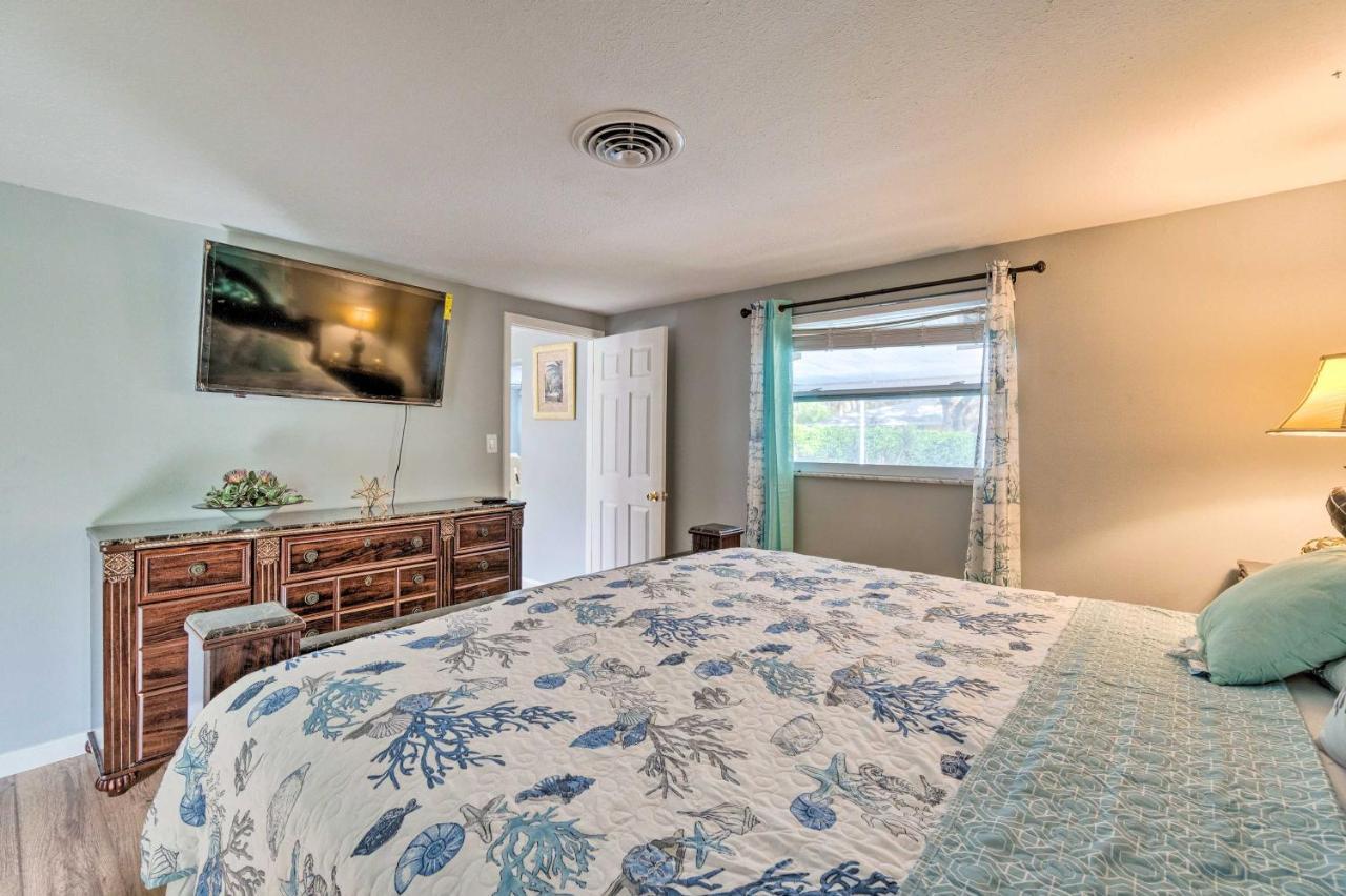 Peaceful Venice Villa With Patio - 2 Miles To Beach! Exterior photo