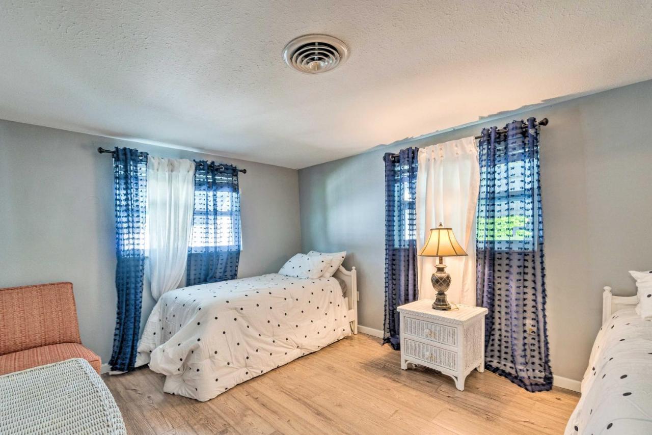 Peaceful Venice Villa With Patio - 2 Miles To Beach! Exterior photo